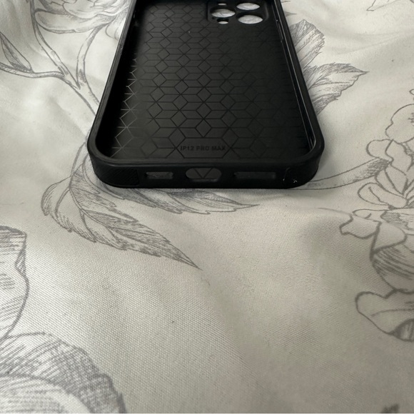 iPhone 12 Pro Max case - Picture 3 of 7